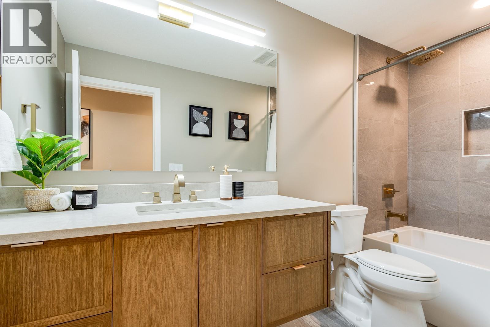 1932 Horizon Drive, West Kelowna, BC - Indoor Photo Showing Bathroom