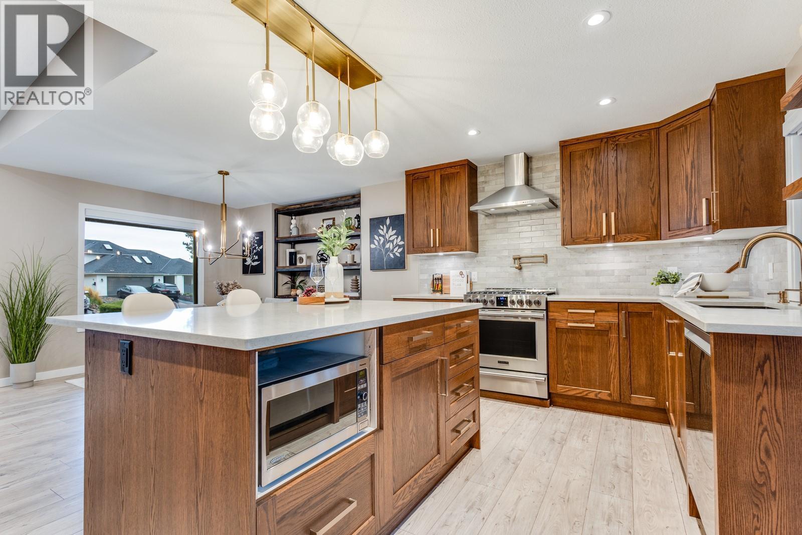 1932 Horizon Drive, West Kelowna, BC - Indoor Photo Showing Kitchen