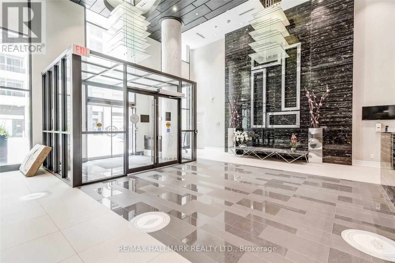 1911Nw - 9201 Yonge Street, Richmond Hill, ON - Photo Showing Other Room