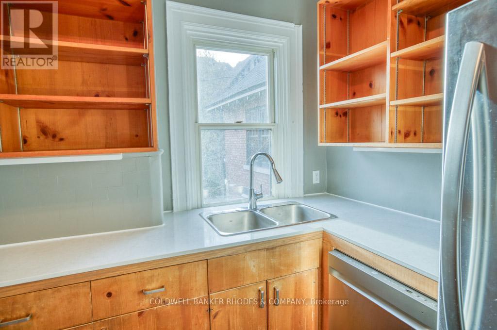 Kitchen with lovely window over sink - #1 On 2Nd Floor - 8 1/2 Range Road, Ottawa, ON