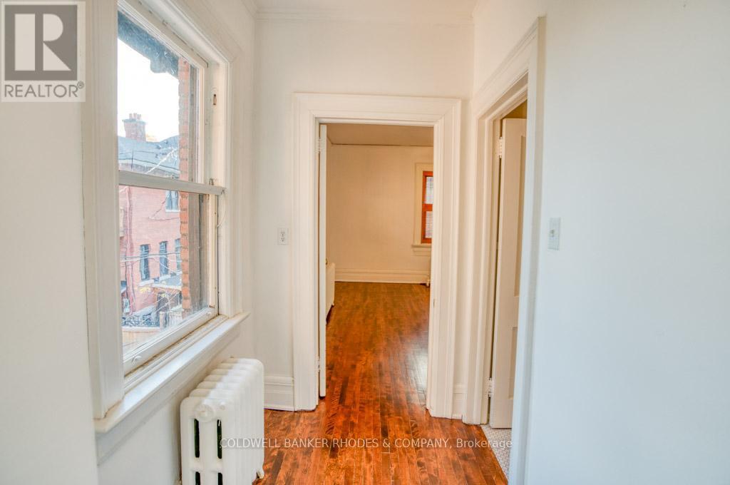 Hall - #1 On 2Nd Floor - 8 1/2 Range Road, Ottawa, ON