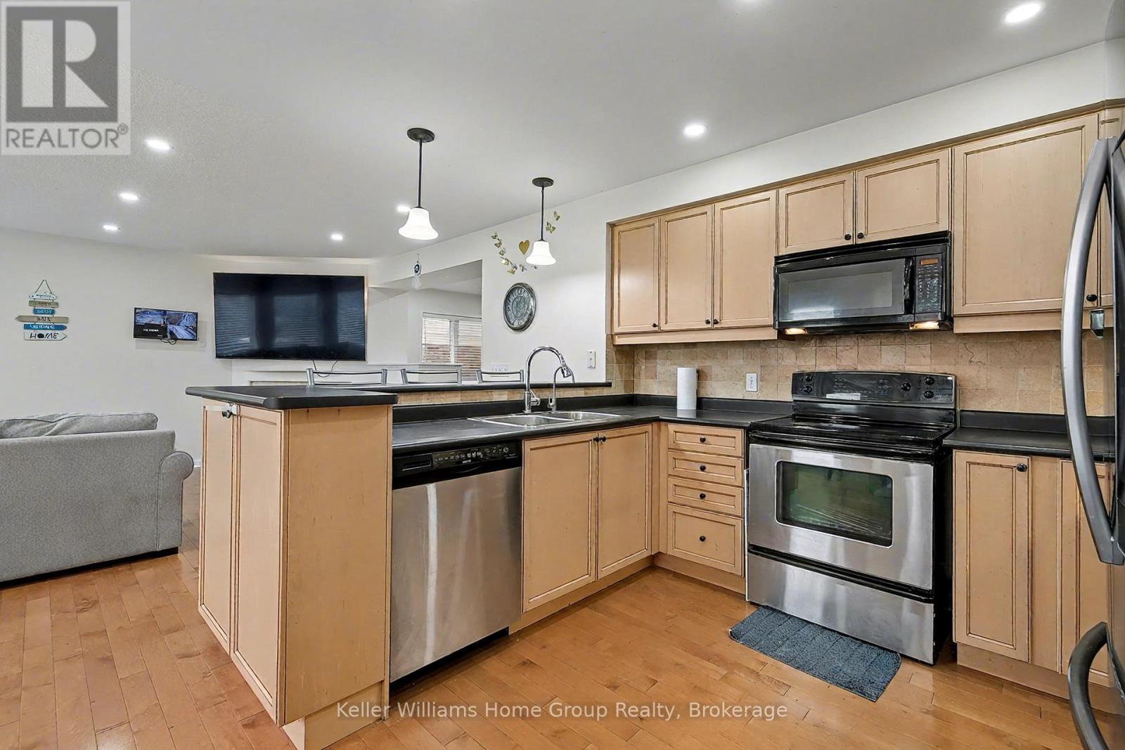 24 Baintree Way, Cambridge, ON - Indoor Photo Showing Kitchen With Stainless Steel Kitchen With Double Sink