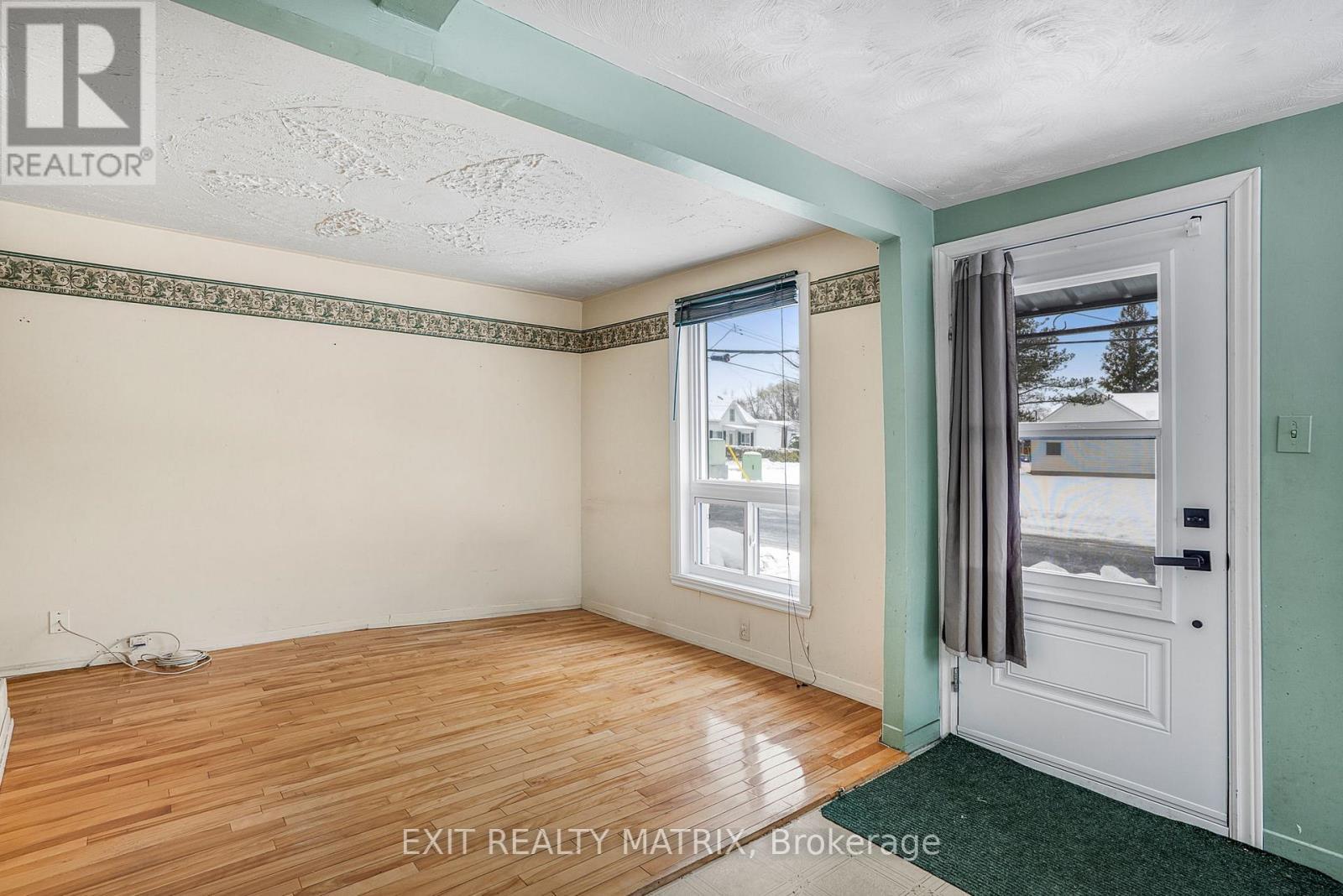 29 Peter Street, Champlain, ON - Indoor Photo Showing Other Room