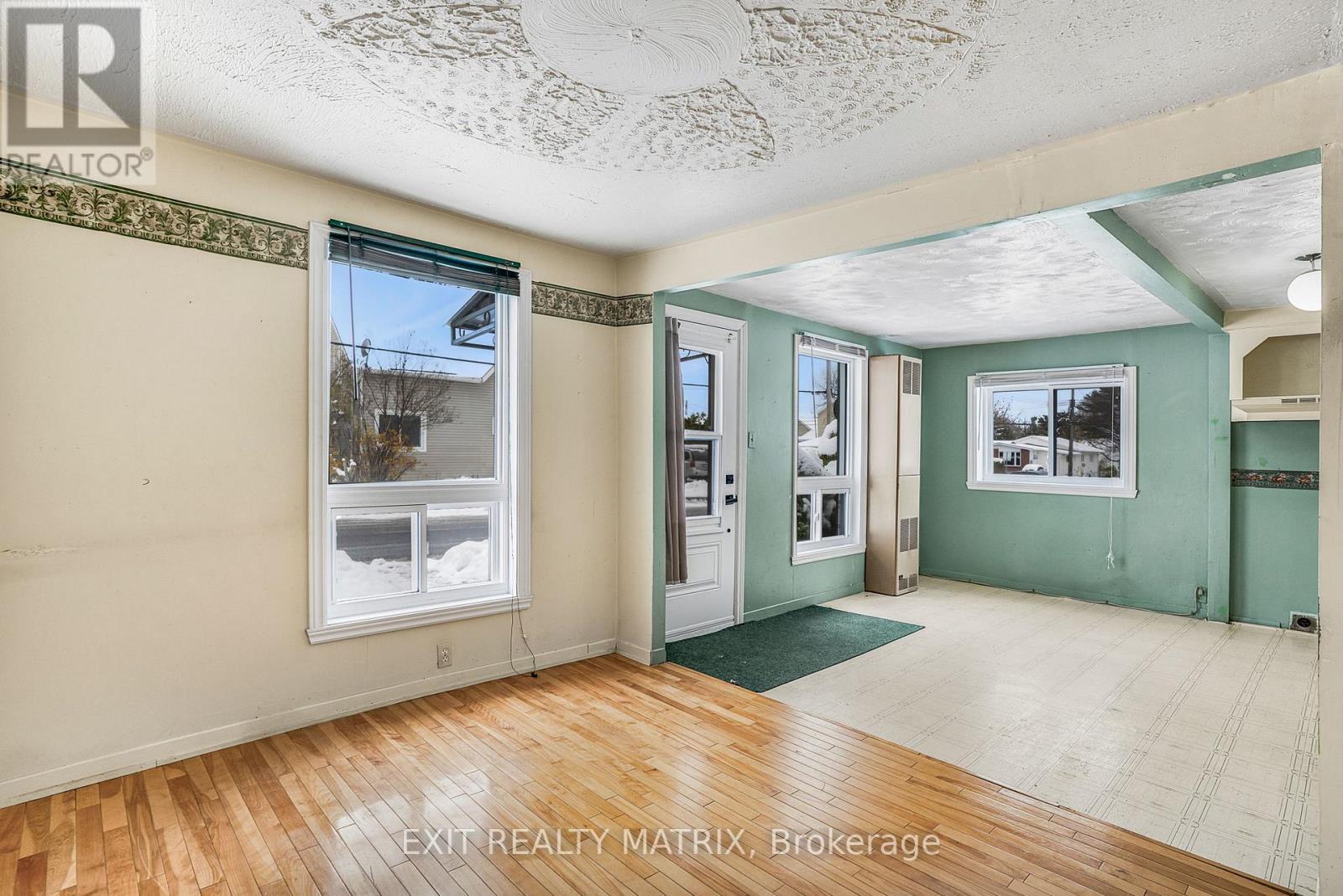 29 Peter Street, Champlain, ON - Indoor Photo Showing Other Room