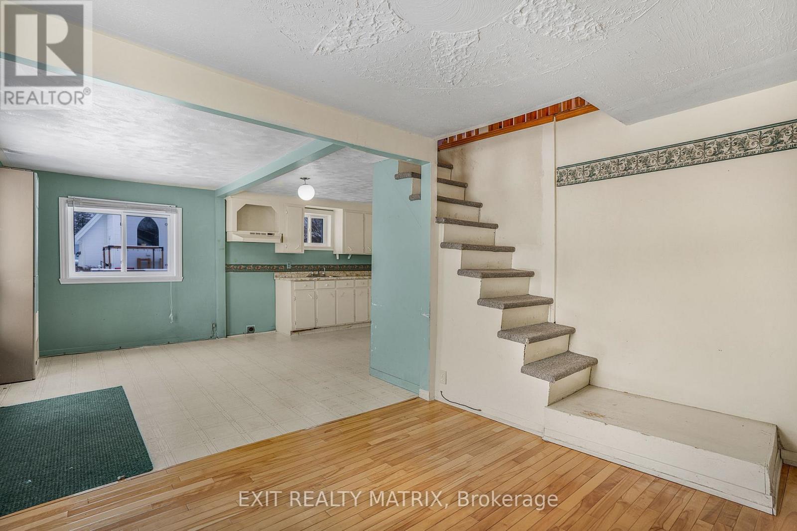 29 Peter Street, Champlain, ON - Indoor Photo Showing Other Room