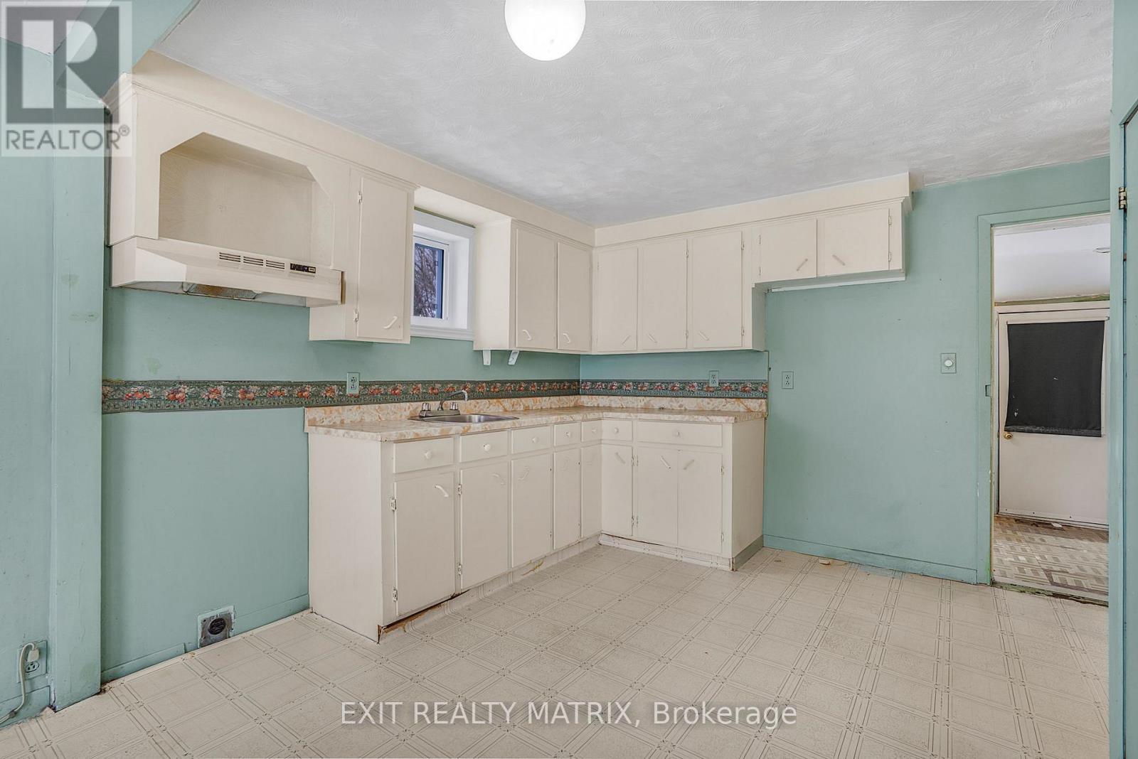 29 Peter Street, Champlain, ON - Indoor Photo Showing Kitchen