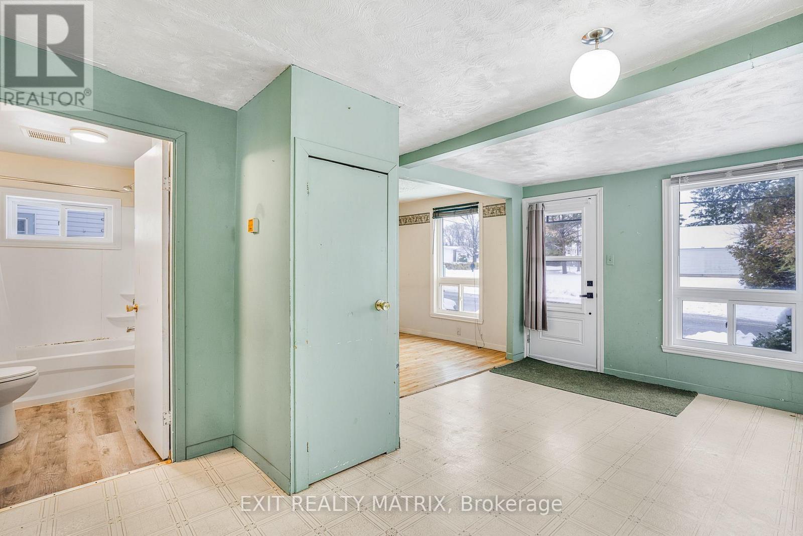 29 Peter Street, Champlain, ON - Indoor Photo Showing Other Room