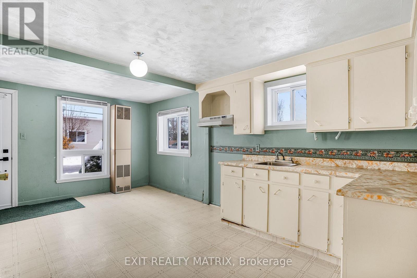 29 Peter Street, Champlain, ON - Indoor Photo Showing Kitchen