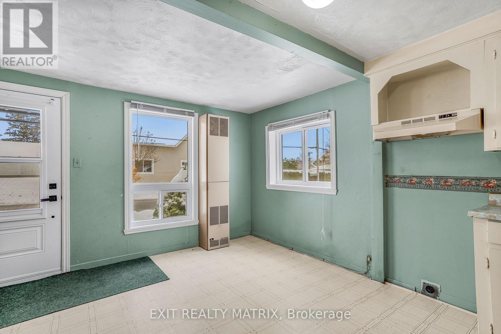 29 Peter Street, Champlain, ON - Indoor Photo Showing Other Room