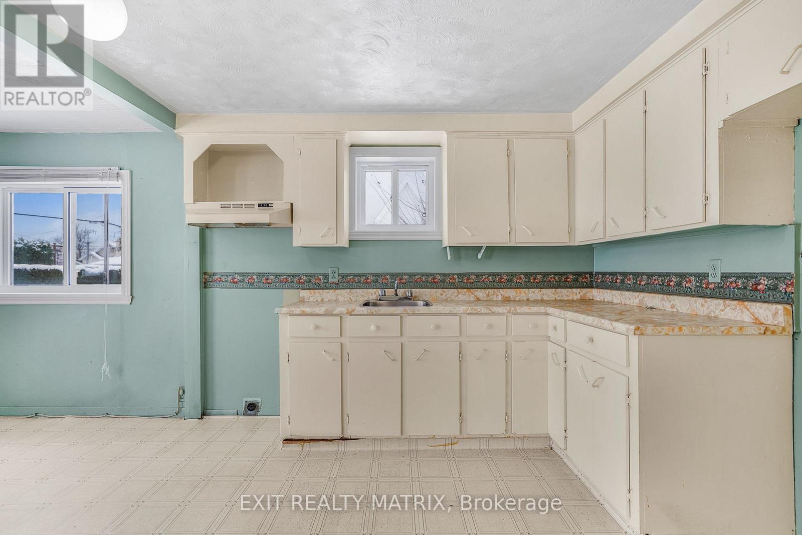 29 Peter Street, Champlain, ON - Indoor Photo Showing Kitchen