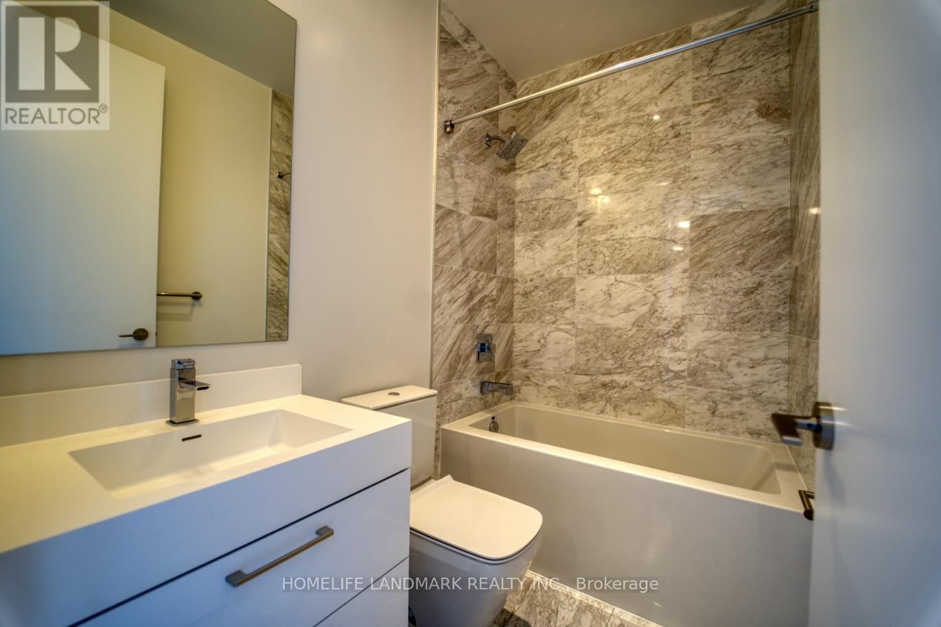 5509 - 1 Yorkville Avenue, Toronto, ON - Indoor Photo Showing Bathroom