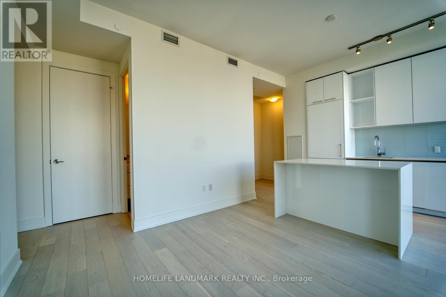 5509 - 1 Yorkville Avenue, Toronto, ON - Indoor Photo Showing Kitchen