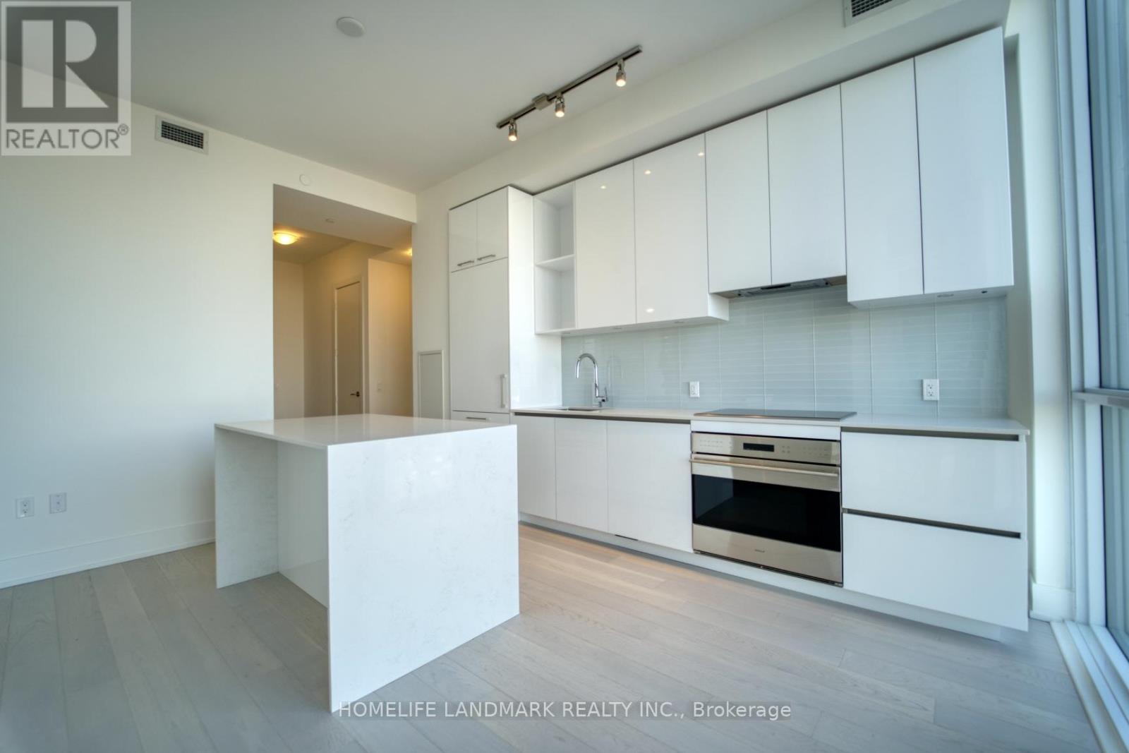5509 - 1 Yorkville Avenue, Toronto, ON - Indoor Photo Showing Kitchen