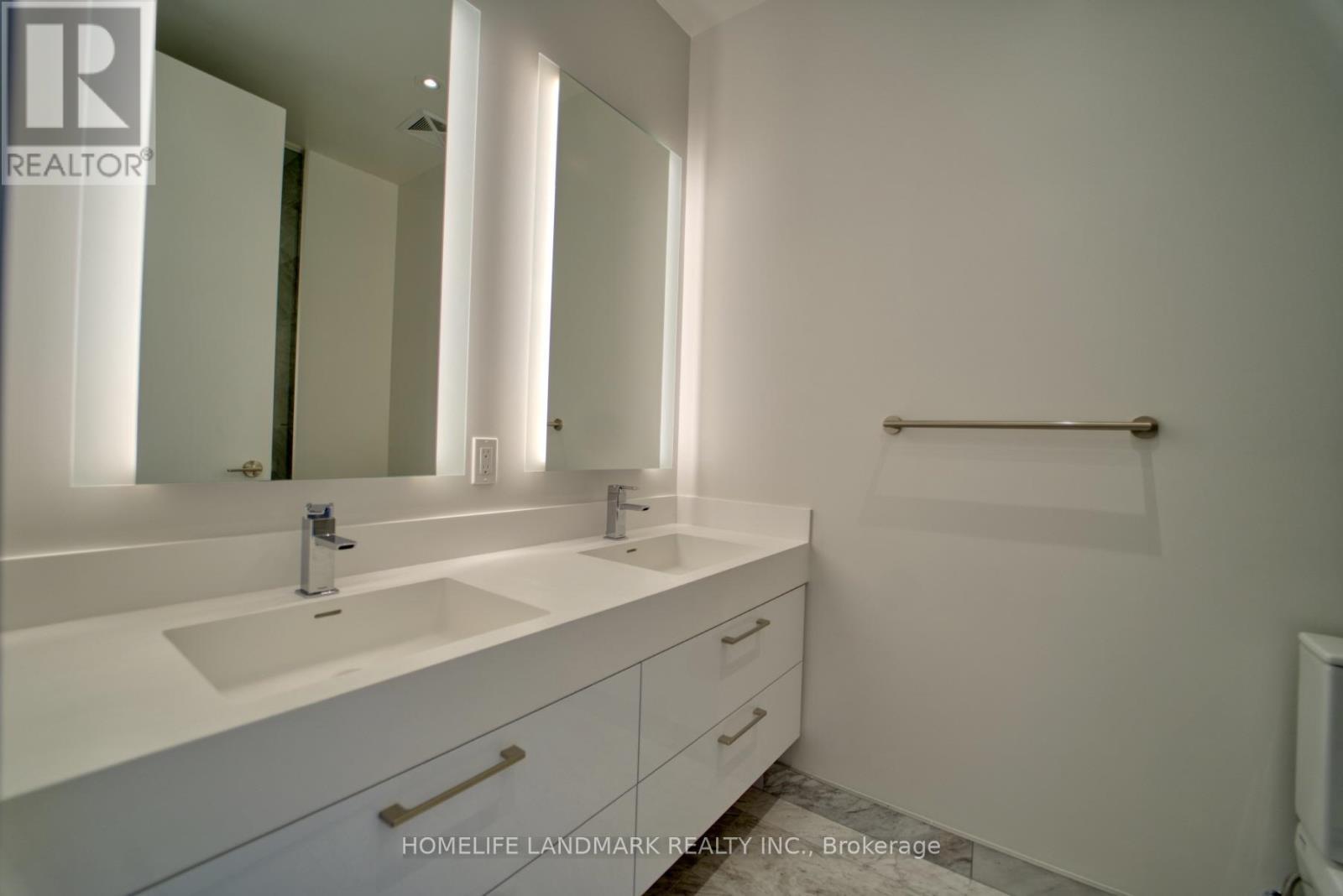 5509 - 1 Yorkville Avenue, Toronto, ON - Indoor Photo Showing Bathroom