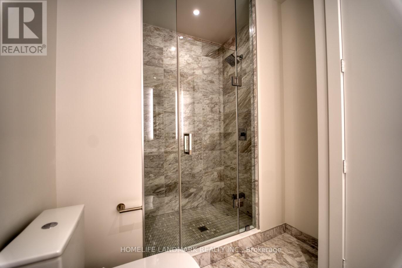 5509 - 1 Yorkville Avenue, Toronto, ON - Indoor Photo Showing Bathroom