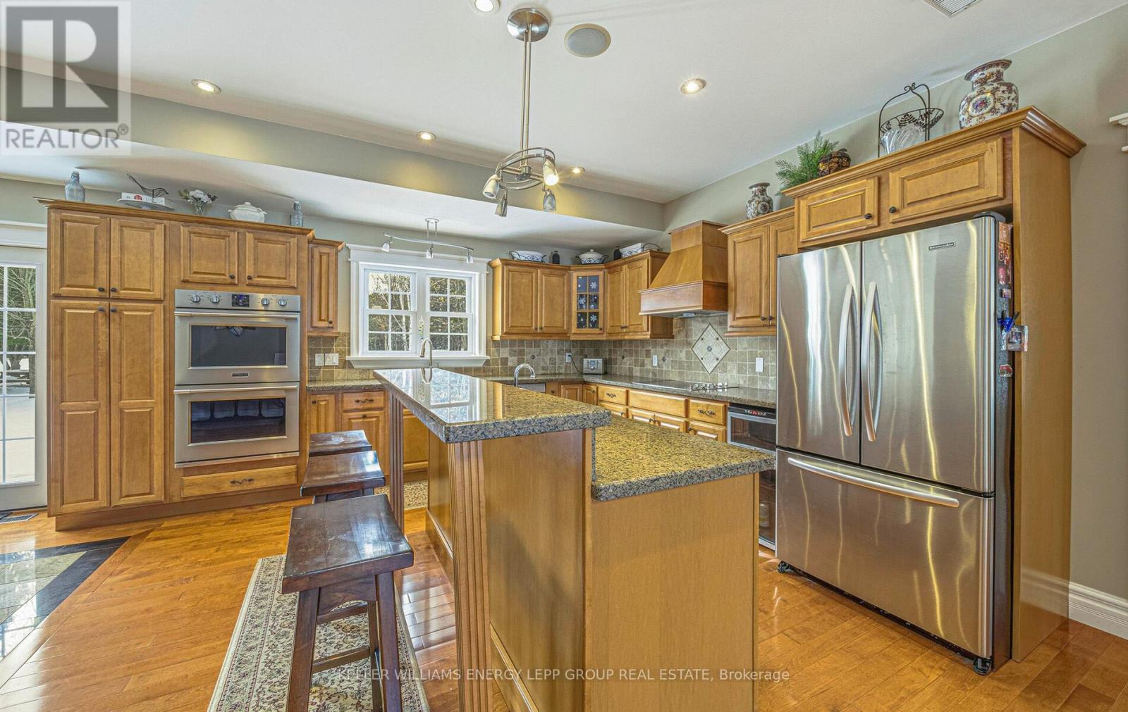 881 Carmel Crescent, Cavan Monaghan (Cavan Twp), ON - Indoor Photo Showing Kitchen With Stainless Steel Kitchen
