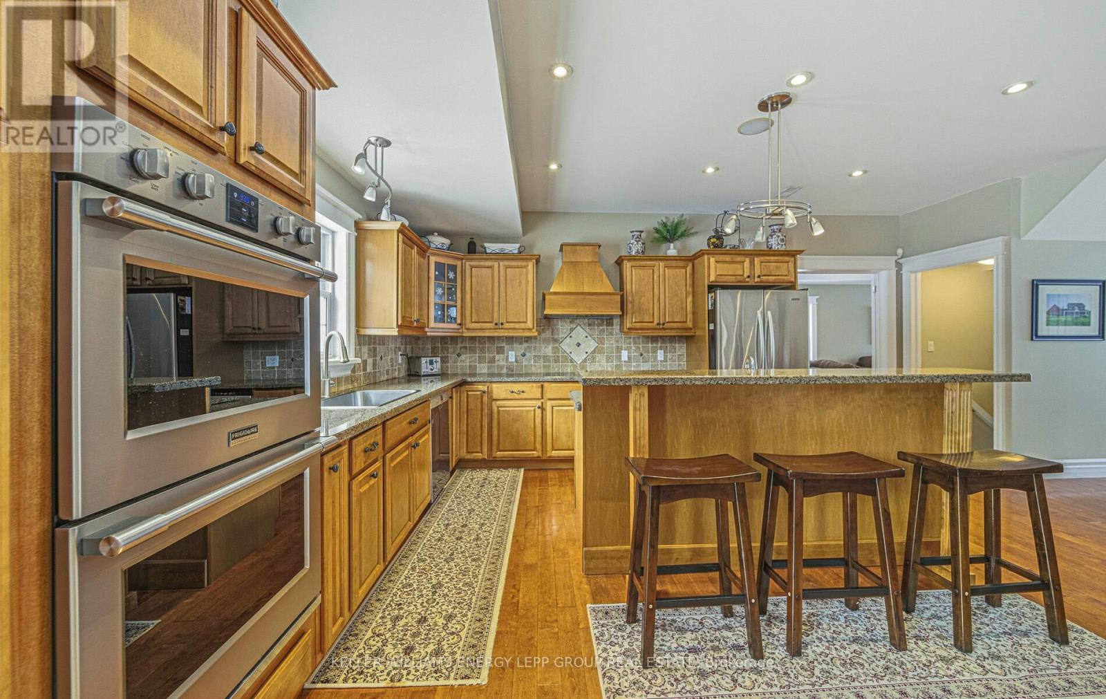 881 Carmel Crescent, Cavan Monaghan (Cavan Twp), ON - Indoor Photo Showing Kitchen