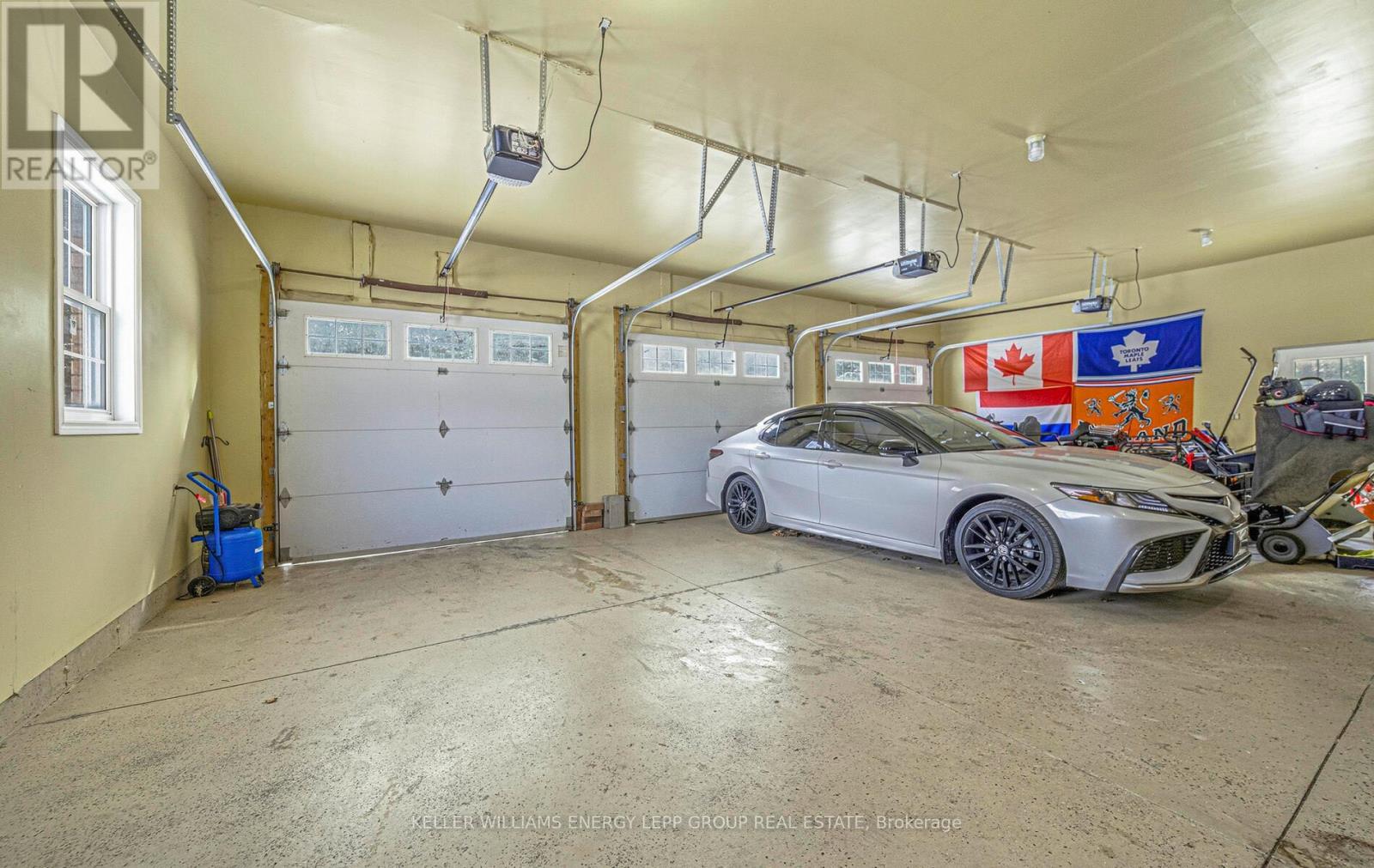 881 Carmel Crescent, Cavan Monaghan (Cavan Twp), ON - Indoor Photo Showing Garage