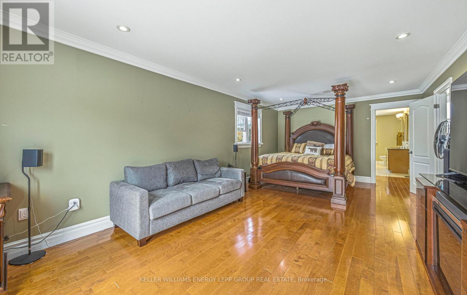 881 Carmel Crescent, Cavan Monaghan (Cavan Twp), ON - Indoor Photo Showing Living Room