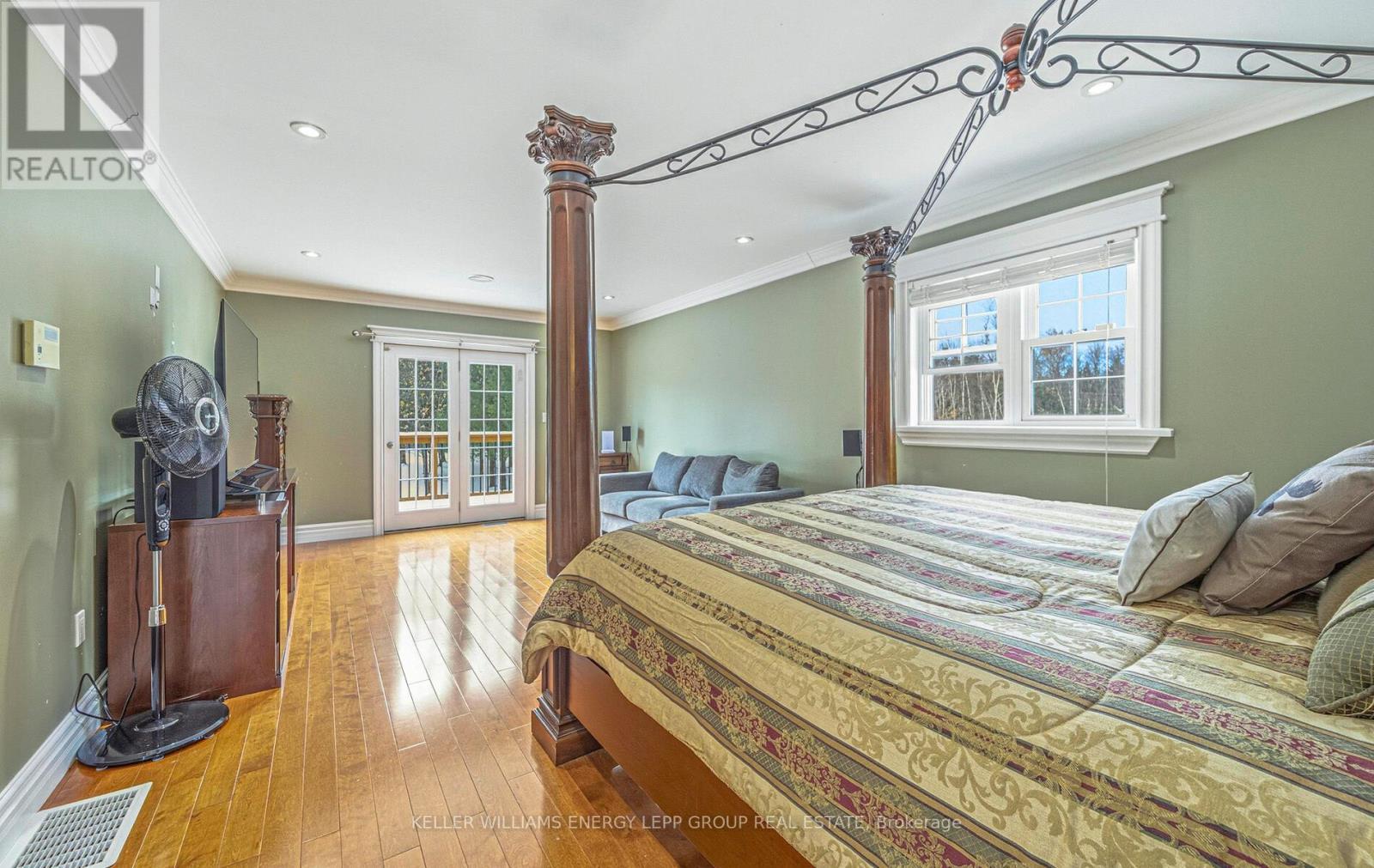 881 Carmel Crescent, Cavan Monaghan (Cavan Twp), ON - Indoor Photo Showing Bedroom