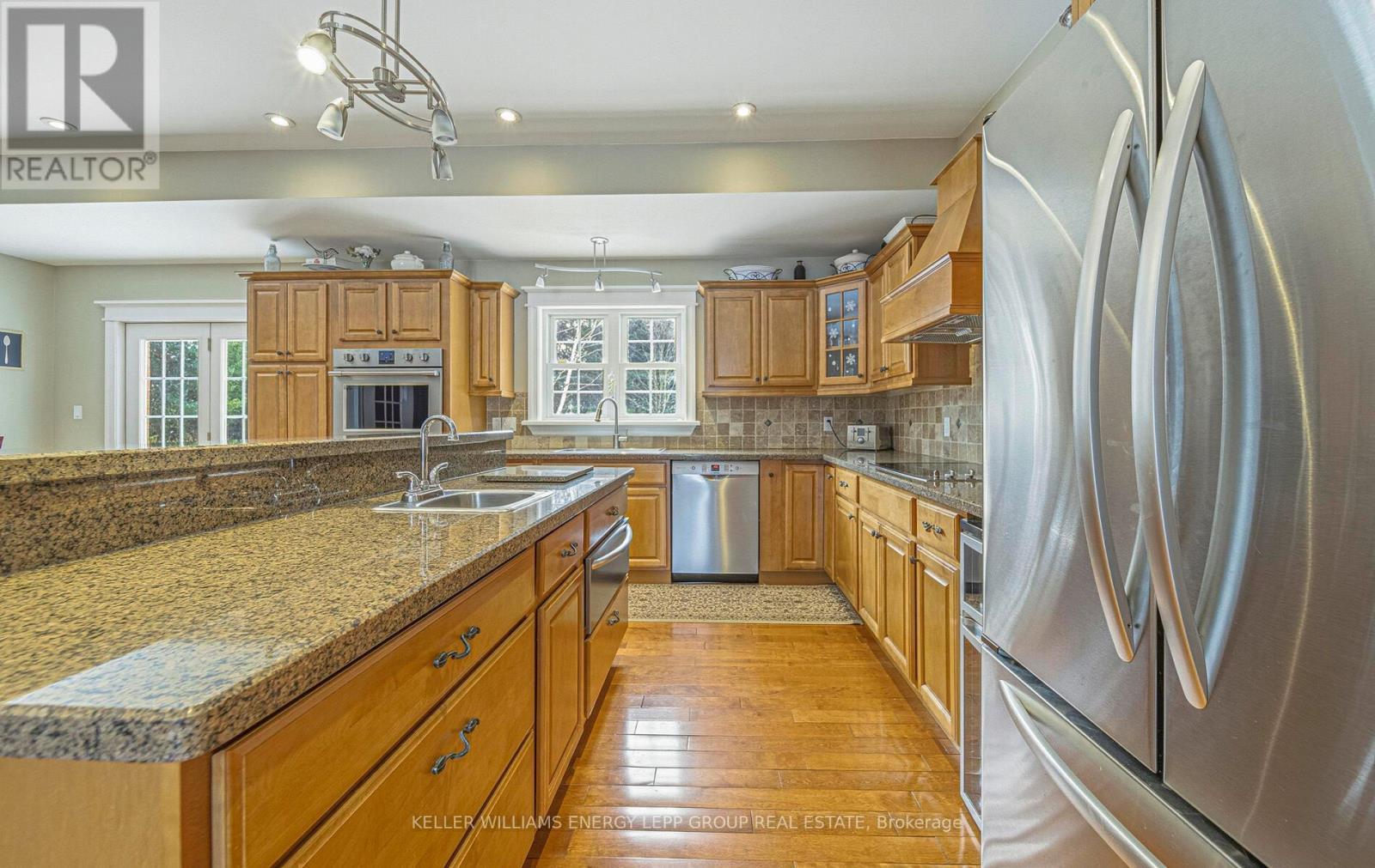 881 Carmel Crescent, Cavan Monaghan (Cavan Twp), ON - Indoor Photo Showing Kitchen With Stainless Steel Kitchen With Double Sink