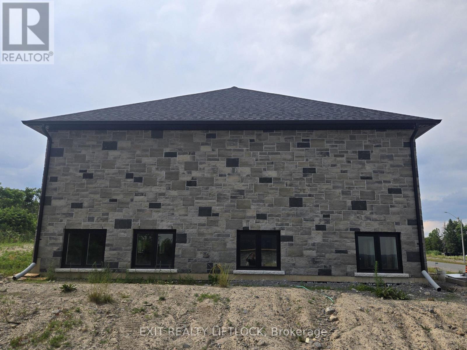 1936 Davenport Road, Cavan Monaghan (Cavan Twp), ON - Indoor Photo Showing Living Room With Fireplace