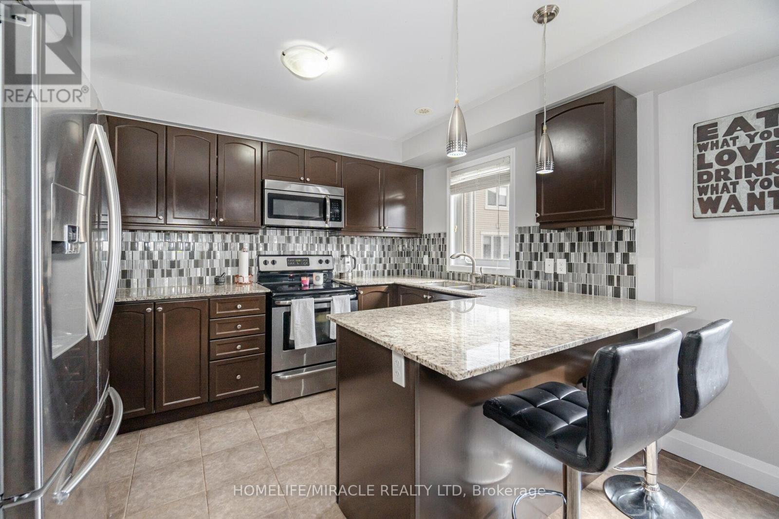 41 Ashen Tree Lane, Brampton, ON - Indoor Photo Showing Kitchen With Stainless Steel Kitchen With Upgraded Kitchen
