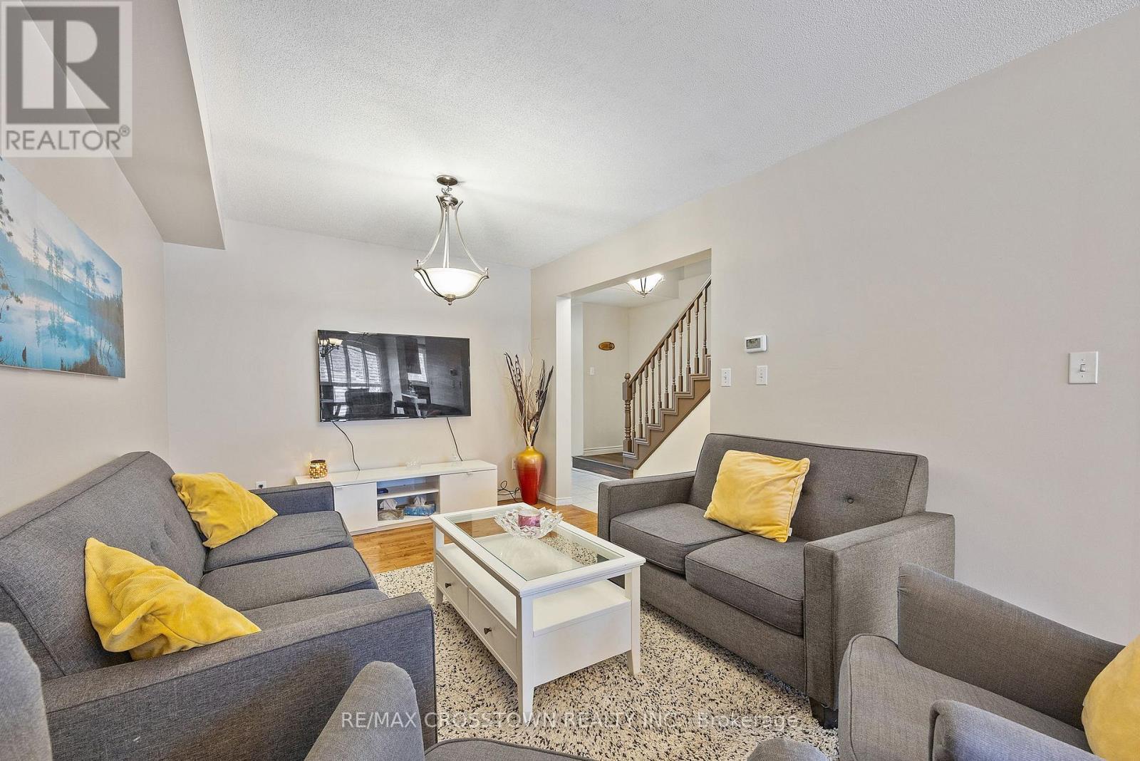 125 Terni Boulevard, Hamilton, ON - Indoor Photo Showing Living Room