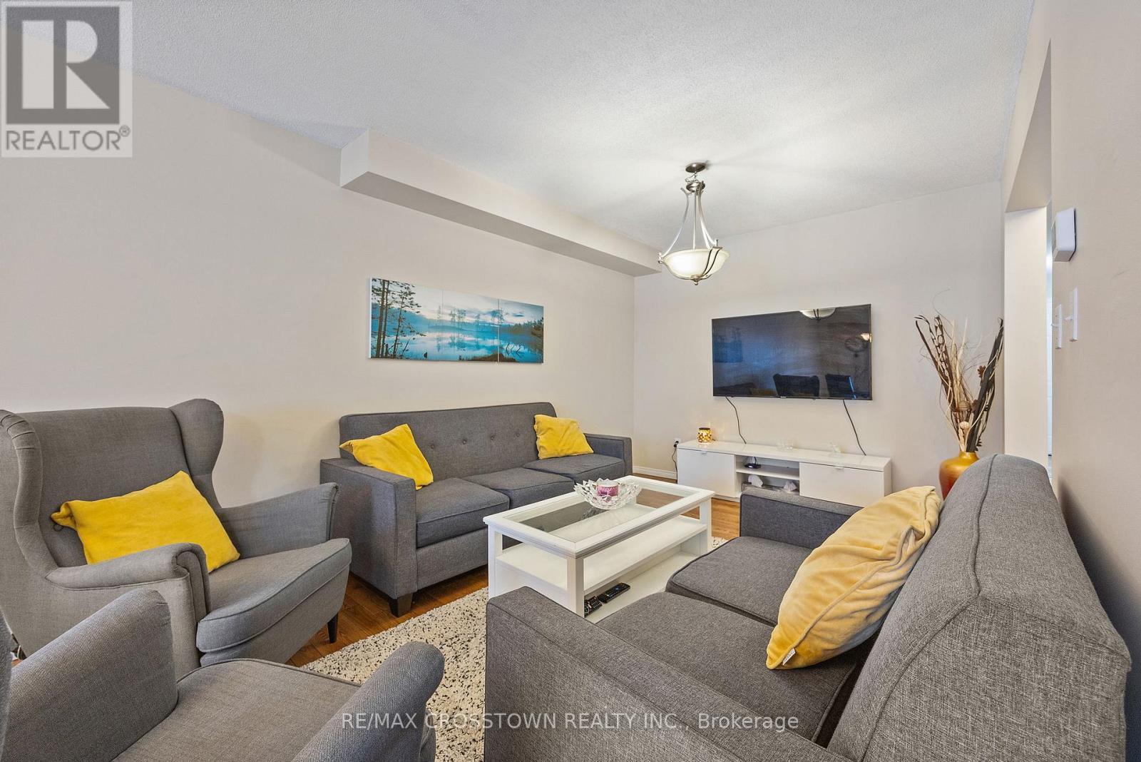 125 Terni Boulevard, Hamilton, ON - Indoor Photo Showing Living Room