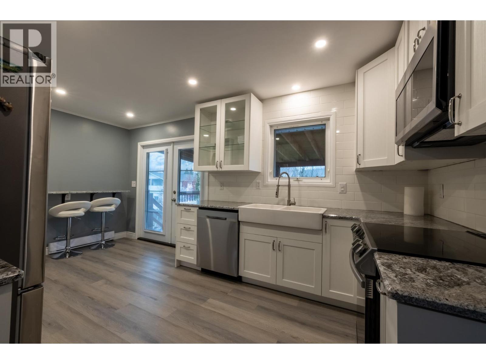 Main kitchen - 36 Mt Klauer Street, Fernie, BC - Indoor Photo Showing Kitchen With Upgraded Kitchen