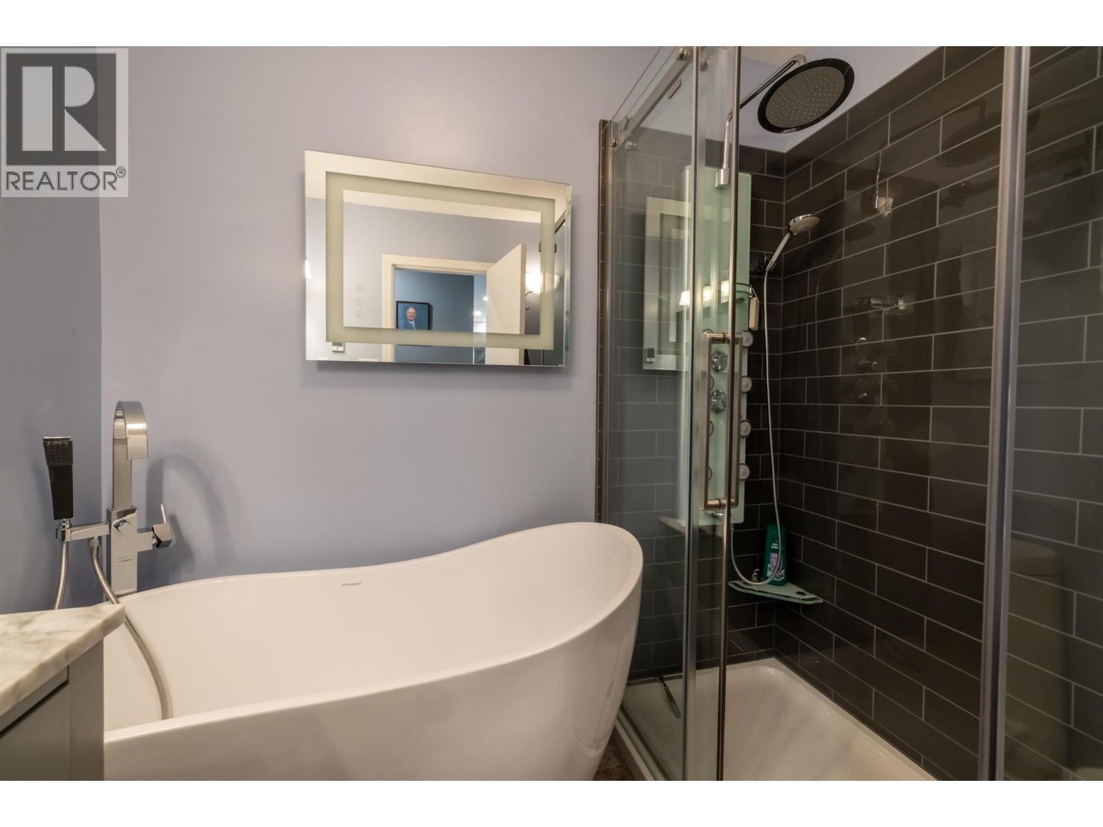 Main bathroom - 36 Mt Klauer Street, Fernie, BC - Indoor Photo Showing Bathroom
