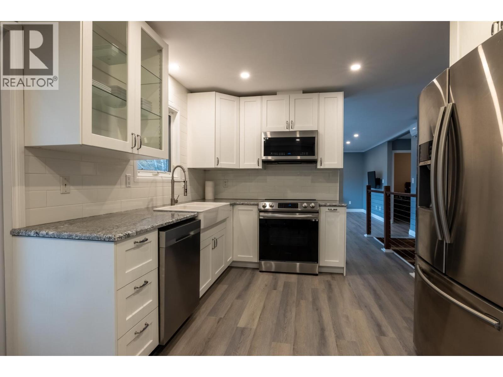 Main kitchen - 36 Mt Klauer Street, Fernie, BC - Indoor Photo Showing Kitchen With Upgraded Kitchen