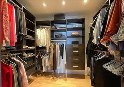 Walk-in closet -