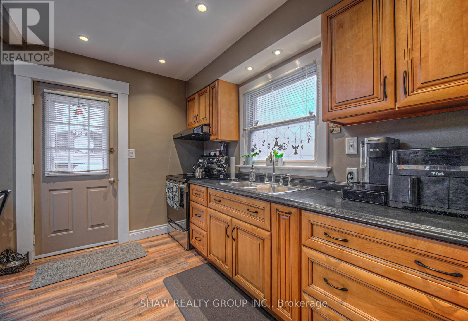 81 Beechwood Avenue, Hamilton, ON - Indoor Photo Showing Kitchen With Double Sink