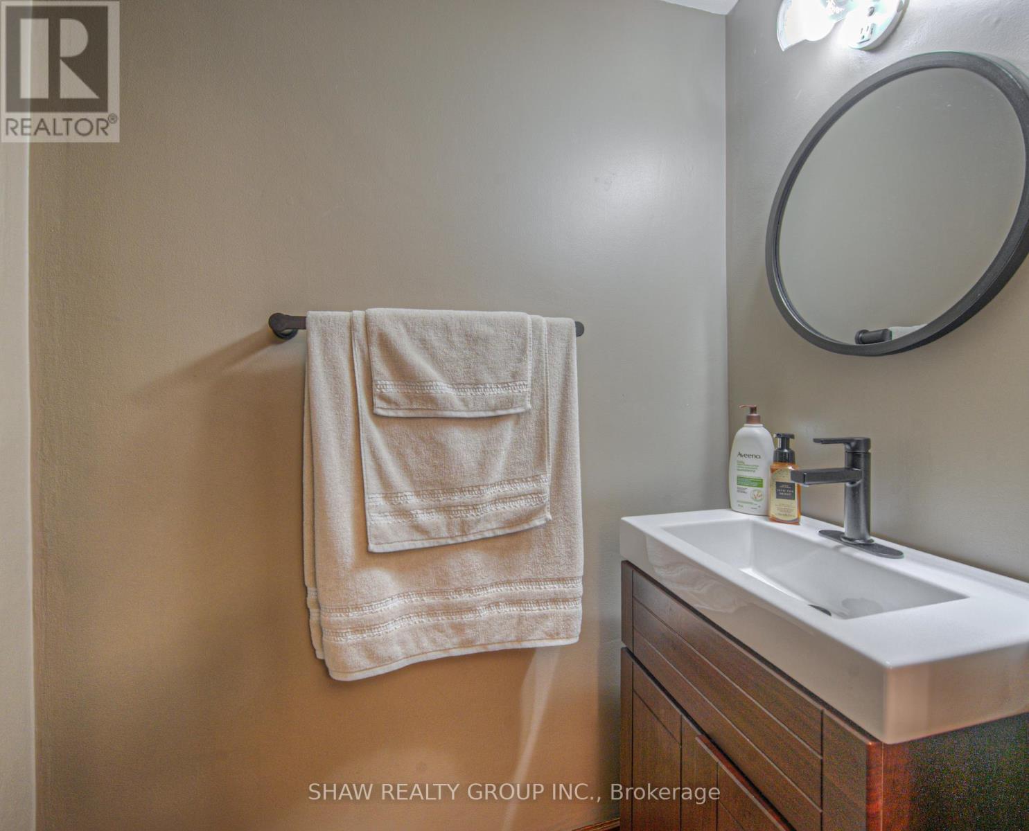 81 Beechwood Avenue, Hamilton, ON - Indoor Photo Showing Bathroom