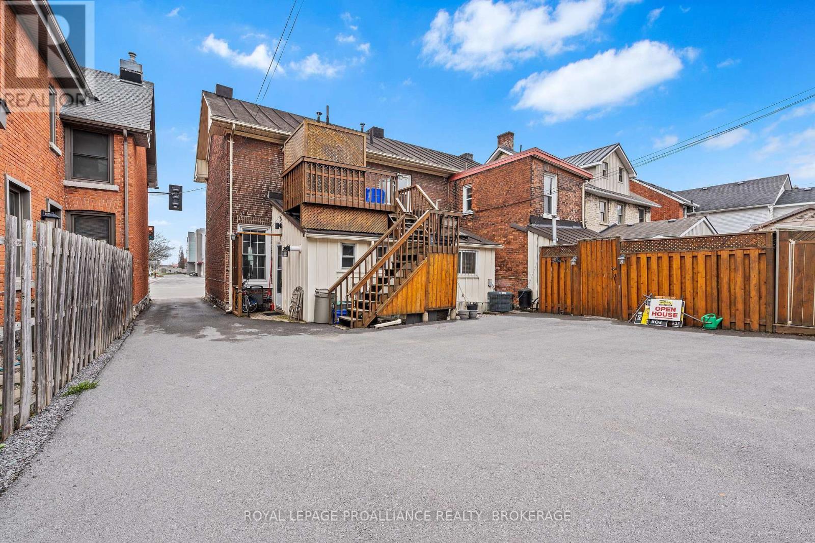 274 Wellington Street, Kingston (East Of Sir John A. Blvd), ON - Outdoor