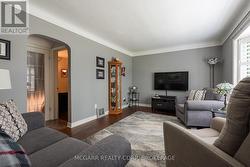 Bright and cheary living room -