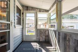 Side door to driveway + garage -