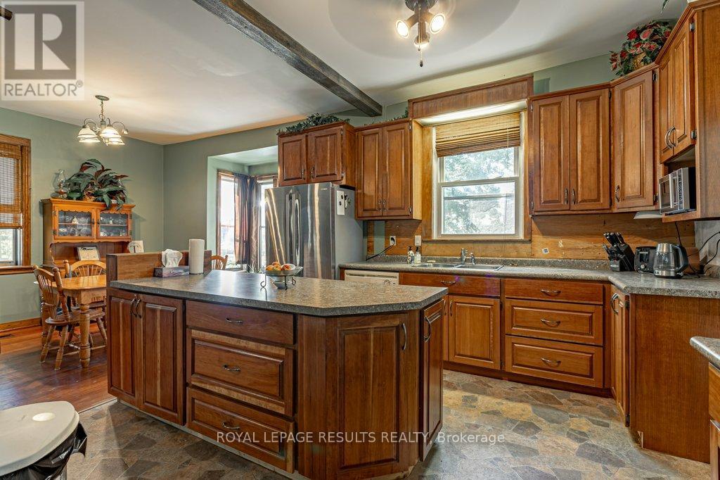 63 Shakespeare Street, Bayham (Port Burwell), ON - Indoor Photo Showing Kitchen With Double Sink