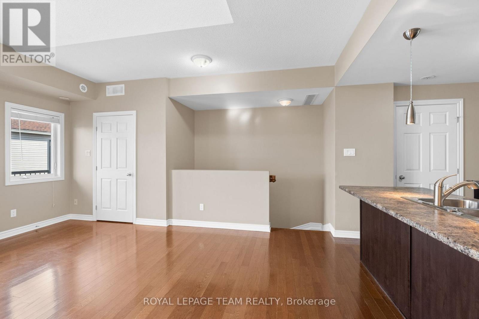 L - 767 Cedar Creek Drive, Ottawa, ON - Indoor Photo Showing Kitchen With Double Sink