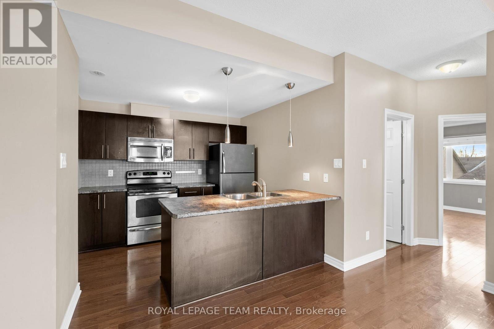 L - 767 Cedar Creek Drive, Ottawa, ON - Indoor Photo Showing Kitchen With Double Sink