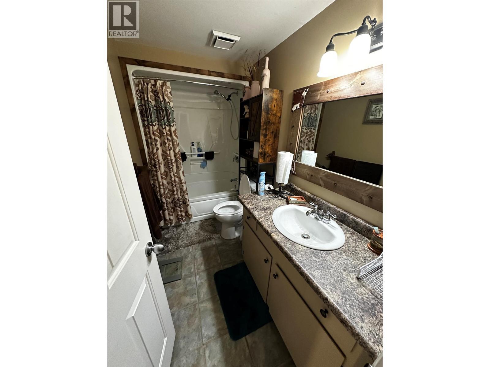 2959 Sawchuk Road, Chetwynd, BC - Indoor Photo Showing Bathroom