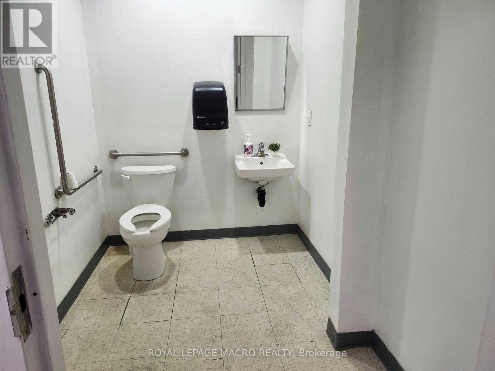 1443 Main Street E, Hamilton, ON