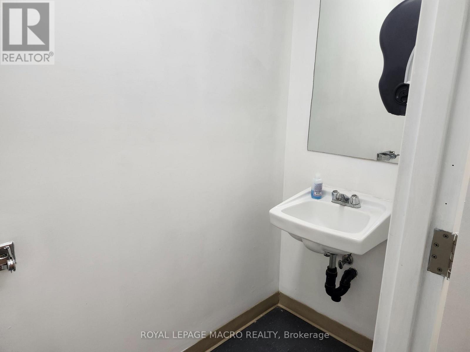 1443 Main Street E, Hamilton, ON