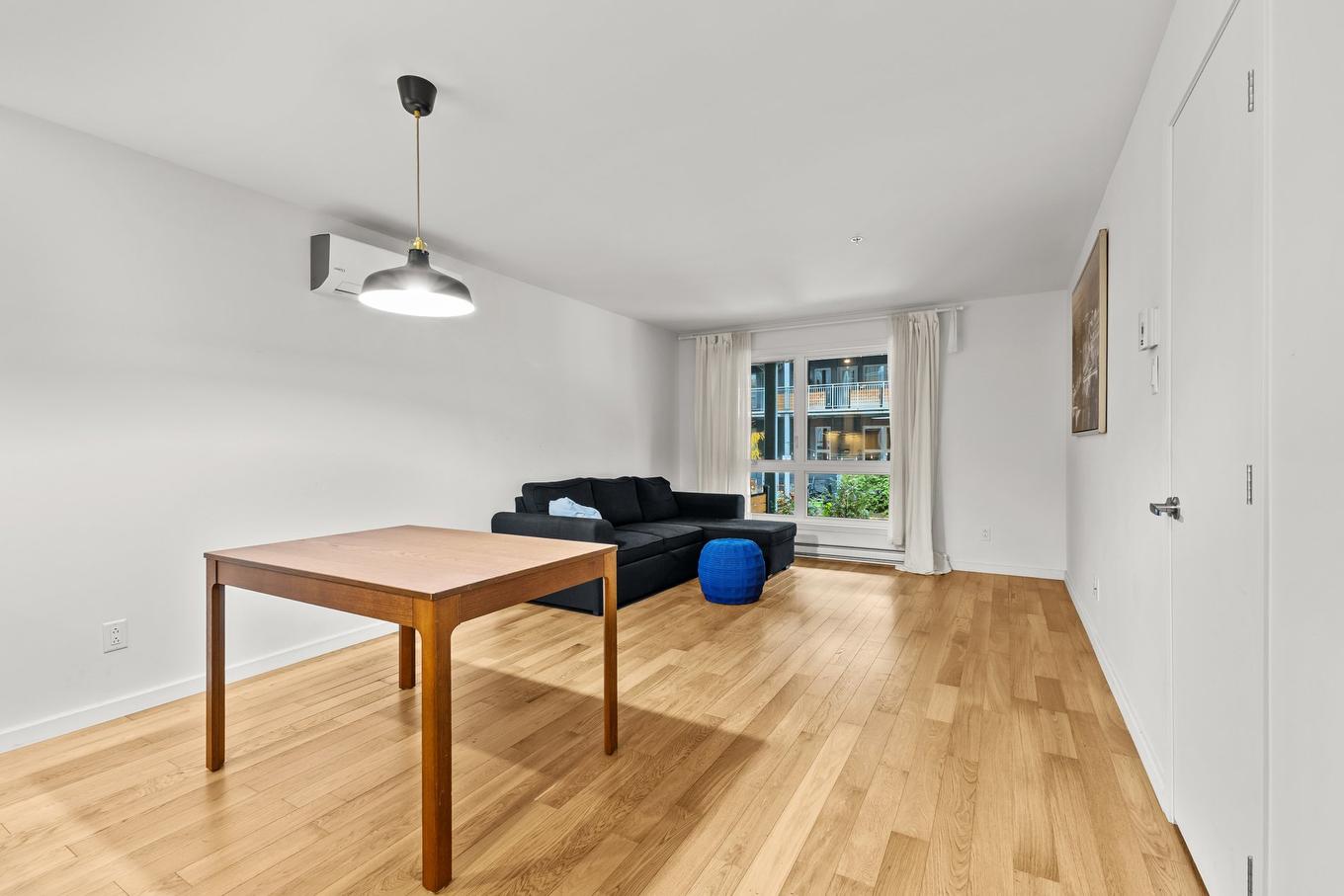 Living room - 558 Rue Nicolet, Montréal (Mercier/Hochelaga-Maisonneuve), QC - Indoor Photo Showing Other Room