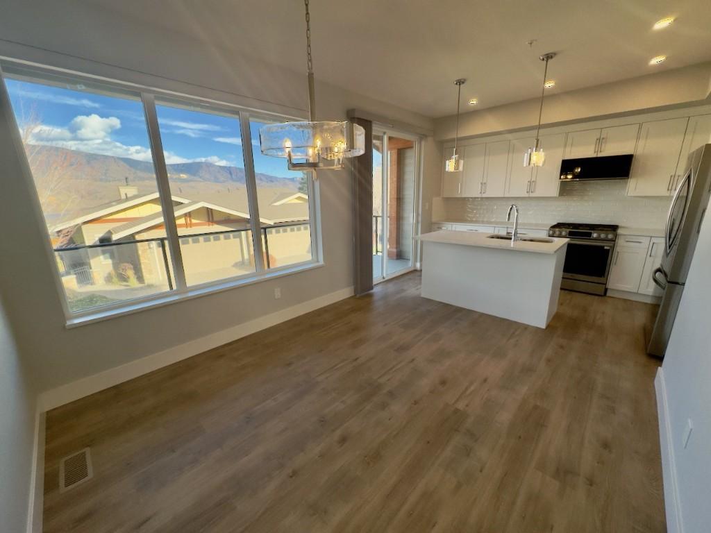 19-130 Colebrook Road, Kamloops, BC - Indoor Photo Showing Kitchen