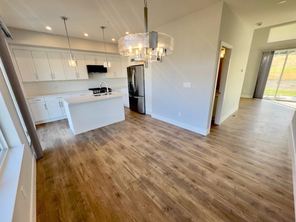 19-130 Colebrook Road, Kamloops, BC - Indoor Photo Showing Kitchen With Upgraded Kitchen