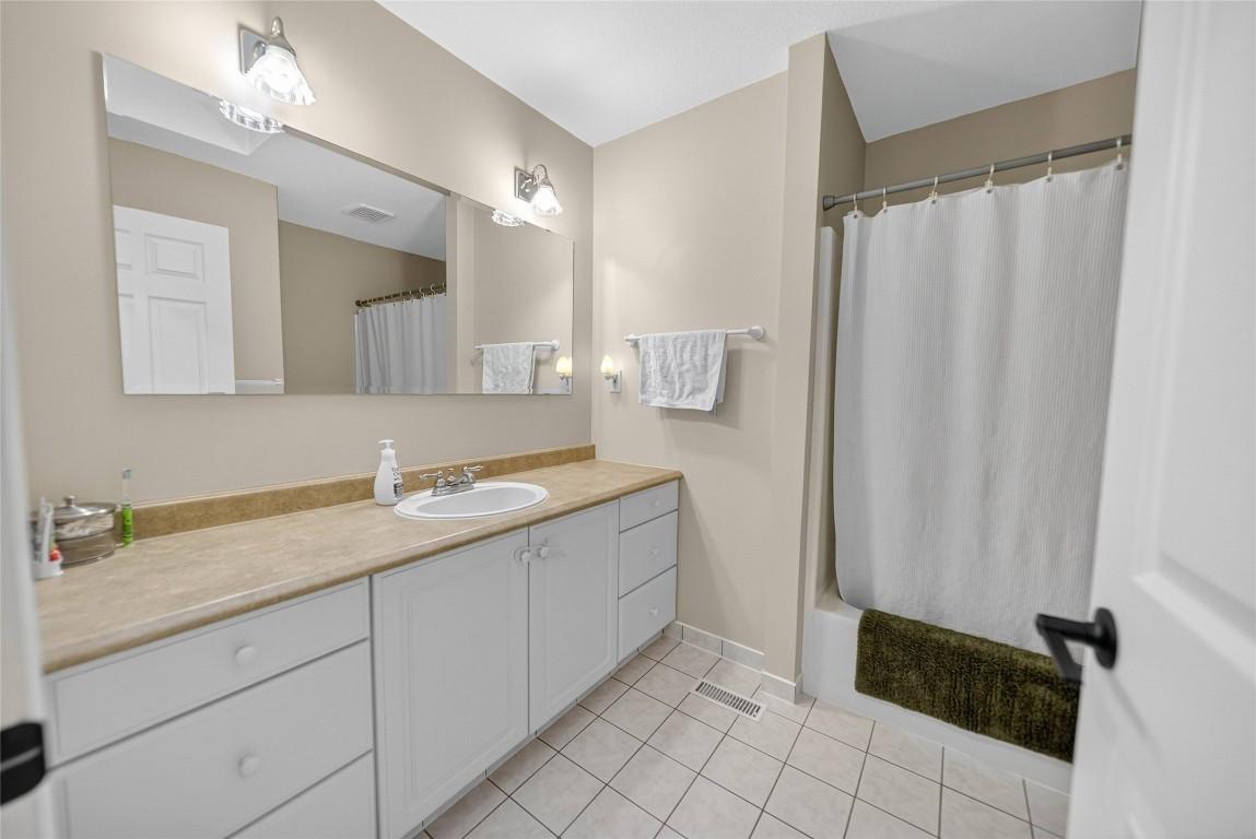800 16Th Street, Cranbrook, BC - Indoor Photo Showing Bathroom
