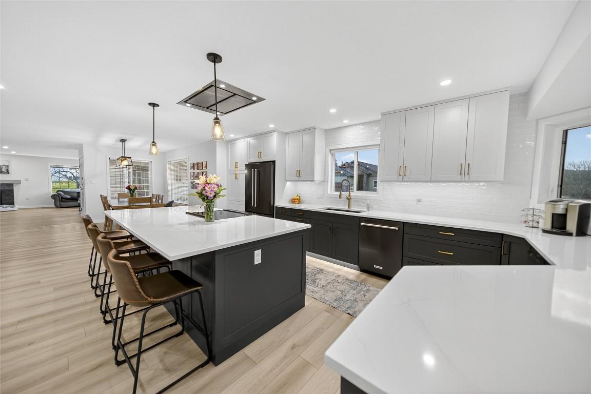 800 16Th Street, Cranbrook, BC - Indoor Photo Showing Kitchen With Upgraded Kitchen