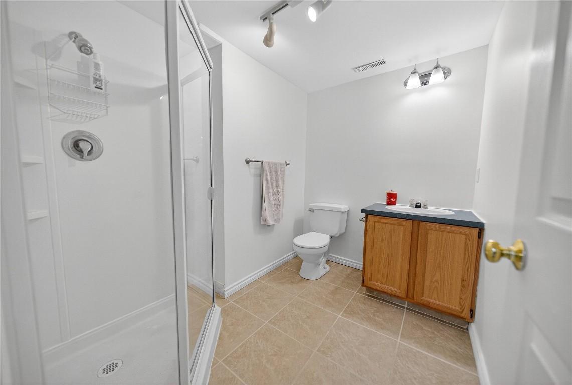 800 16Th Street, Cranbrook, BC - Indoor Photo Showing Bathroom